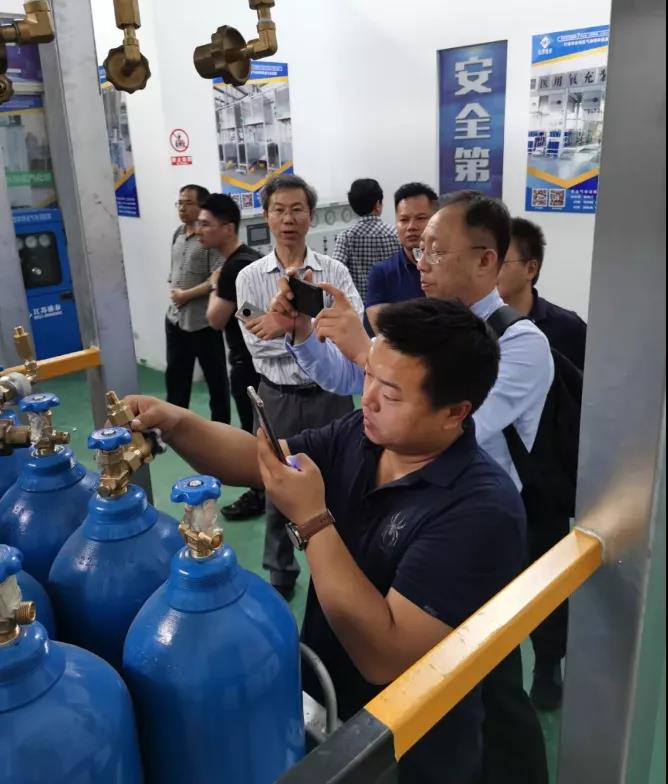 中国气体协会、江苏省气体工业协会与全国气瓶标准化技术委员会联合在江苏丹阳举办大瓶规宣贯活动​(图2)