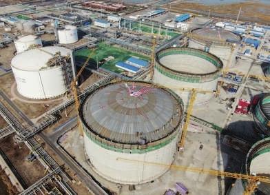 两座22万立方米LNG储罐同时升顶实现“国内首次”！(图1)