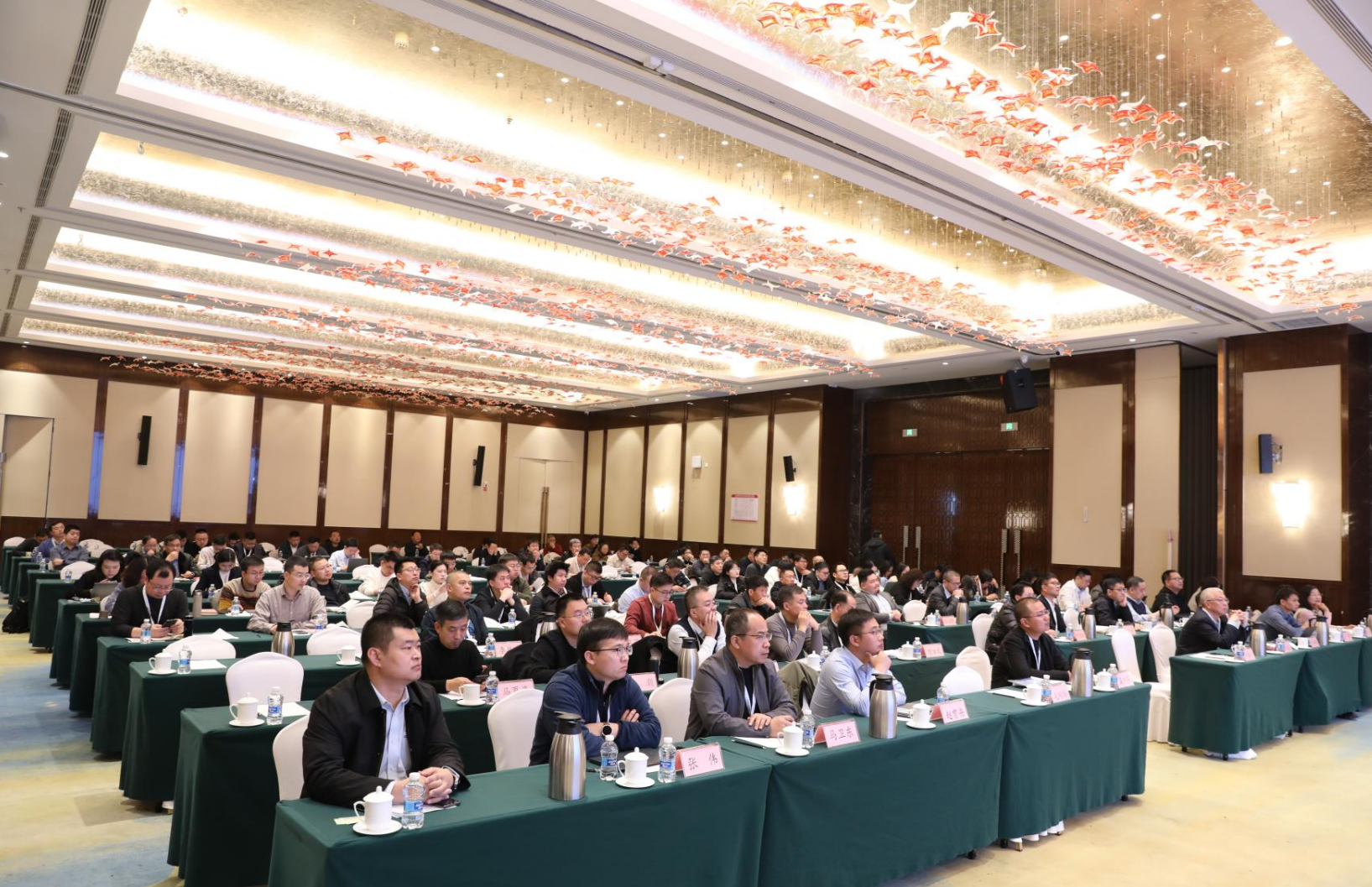 中国电子气体及材料百人会换届大会暨2025中国电子气体及材料高峰论坛在淄博召开(图1) 中国电子气体及材料百人会换届大会暨2025中国电子气体及材料高峰论坛在淄博召开(图1)